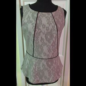Made in San Francisco lace look top sz medium